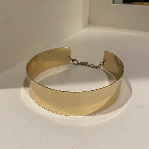 Gold color choker necklace - Picture 3 of 5